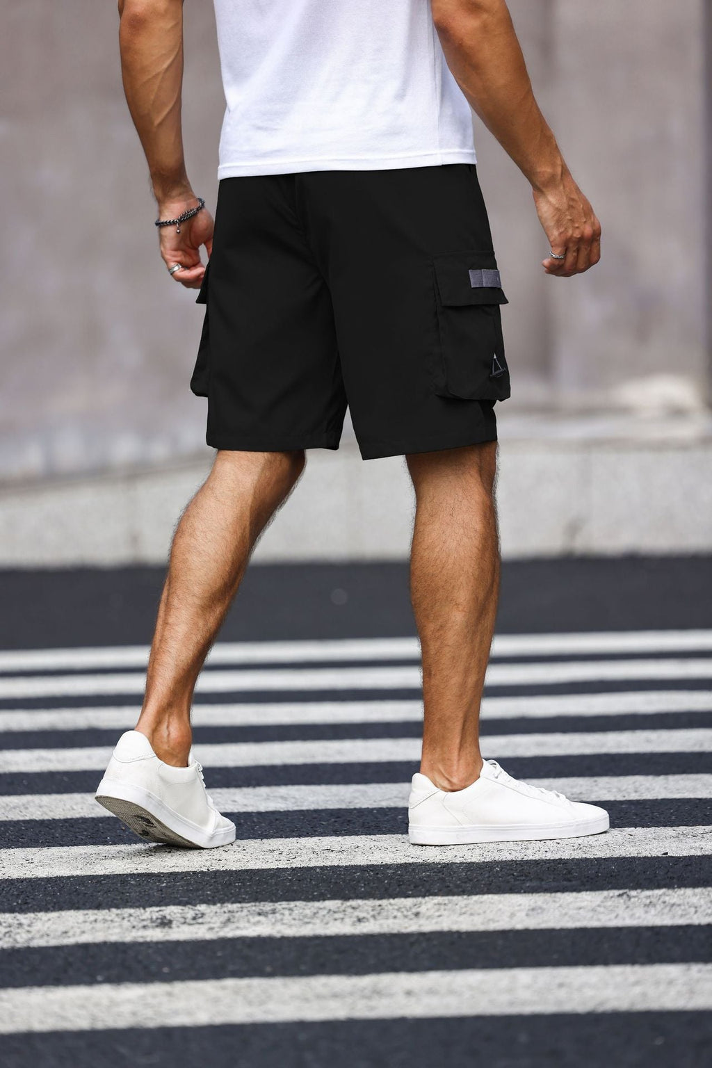 KZZ Men's Solid-Color Cargo Shorts with Flap Pockets